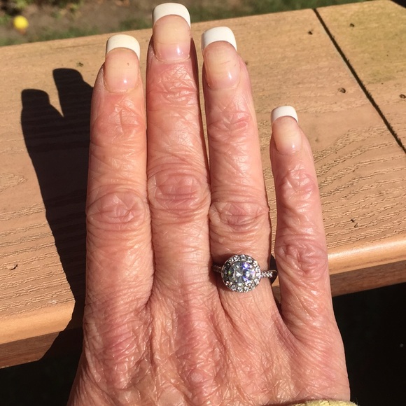 1.75 carat Colorless/white moissanite Halo ring - Picture 8 of 8